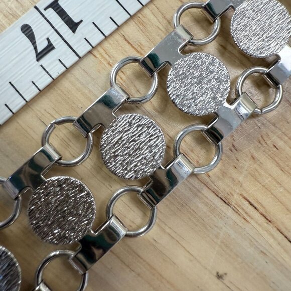 Sarah Coventry Silver-Tone Textured & Smooth Circle Link Bracelet With Fold-Over - Picture 11 of 14